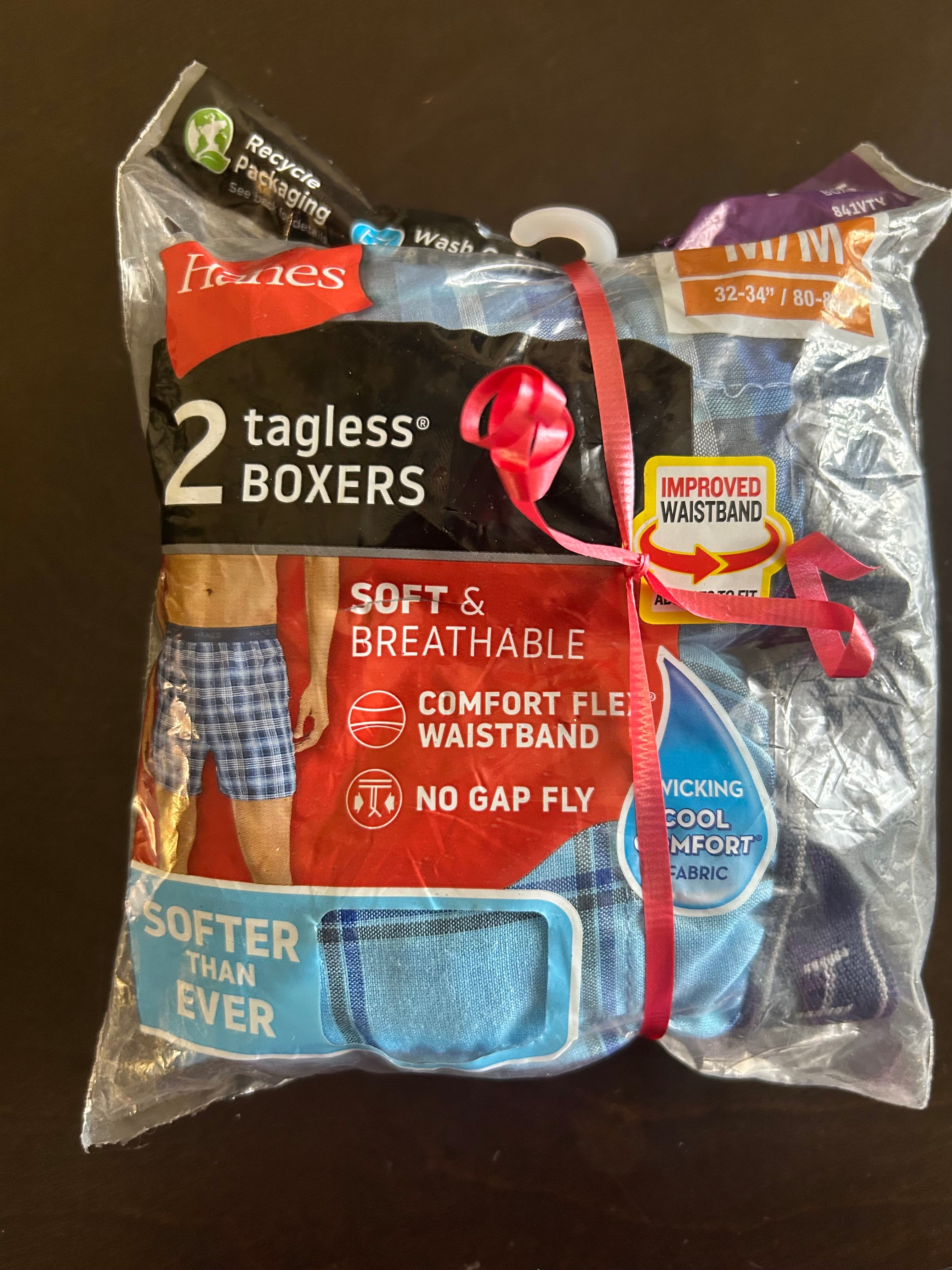 These are Hanes men's tagless boxers featuring a comfort flex waistband and a no-gap fly.