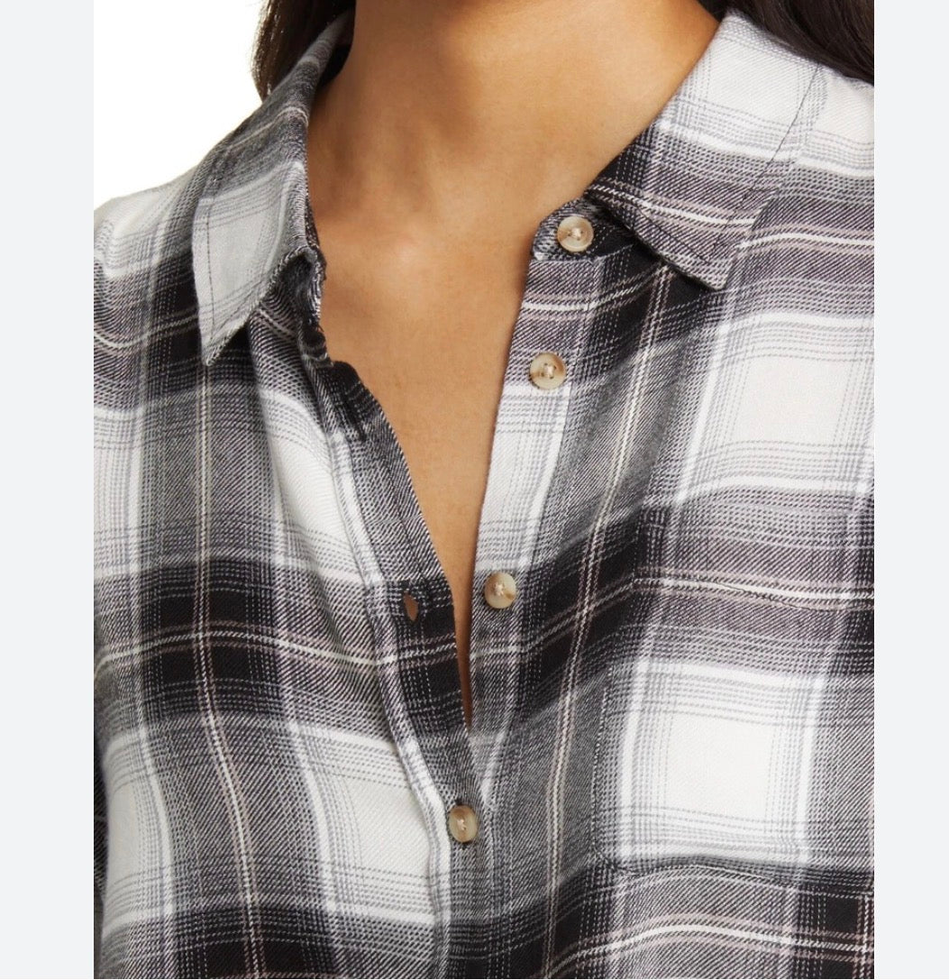 This is a Wild Fable Women's Oversized Long Sleeve Collared Flannel Shirts in Black Plaid.